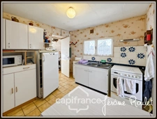 Stone house for sale in Champigny-En-Rochereau (86), single storey, to renovate, 3 rooms, 2 bedrooms, 870 m² plot with outbuildings