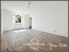 Maison en pierre à vendre 5 pièces 2 chambres Nombreuses Dépendances Terrain 22 400 m² Champigny-En-Rochereau (86)