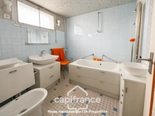 House for sale 5-room house including 3 bedrooms VILLIERS (86) Land of 1028 m² with outbuildings