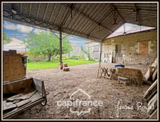 Stone house for sale to renovate, 5 rooms, 3 bedrooms, outbuildings, 1.5 ha of land, Champigny-En-Rochereau (86)