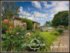 Stone house for sale to renovate, 5 rooms, 3 bedrooms, outbuildings, 1.5 ha of land, Champigny-En-Rochereau (86)
