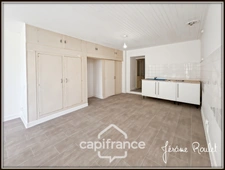 Maison en pierre à vendre 5 pièces 2 chambres Nombreuses Dépendances Terrain 22 400 m² Champigny-En-Rochereau (86)