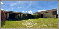 Maison en pierre à vendre 5 pièces 2 chambres Nombreuses Dépendances Terrain 22 400 m² Champigny-En-Rochereau (86)