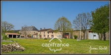 Maison en pierre à vendre 6 pièces 4 chambres + studio indépendant sur terrain 3 260 m² avec dépendances Champigny-En-Rochereau (86)