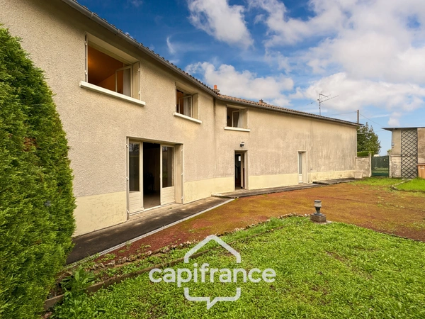 Maison à vendre maison 5 pièces dont 3 chambres VILLIERS (86) Terrain de 1028 m² avec dépendances