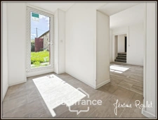 Maison en pierre à vendre 5 pièces 2 chambres Nombreuses Dépendances Terrain 22 400 m² Champigny-En-Rochereau (86)