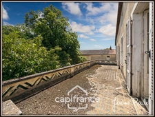Hyper centre Neuville-de-Poitou – Maison de caractère 305 m² – Jardin, garages et fort potentiel