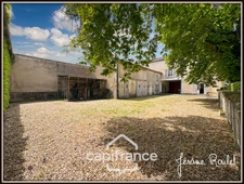 Hyper centre Neuville-de-Poitou – Maison de caractère 305 m² – Jardin, garages et fort potentiel