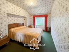 House for sale 5-room house including 3 bedrooms VILLIERS (86) Land of 1028 m² with outbuildings