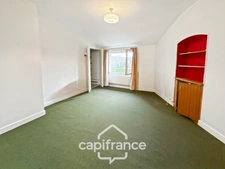 House for sale 5-room house including 3 bedrooms VILLIERS (86) Land of 1028 m² with outbuildings
