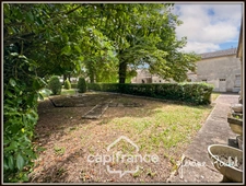Hyper centre Neuville-de-Poitou – Maison de caractère 305 m² – Jardin, garages et fort potentiel
