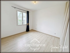 Maison à vendre 4 pièces 3 chambres Garage Terrain 470 m² VOUNEUIL SOUS BIARD (86)