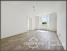 Maison en pierre à vendre 5 pièces 2 chambres Nombreuses Dépendances Terrain 22 400 m² Champigny-En-Rochereau (86)