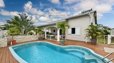 VILLA FAMILIALE F5 AVEC PISCINE, VUE DÉGAGÉE ET SUPERBES VOLUMES – SAINT-LOUIS