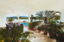 VILLA FAMILIALE F5 AVEC PISCINE, VUE DÉGAGÉE ET SUPERBES VOLUMES – SAINT-LOUIS