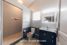 VILLA FAMILIALE F5 AVEC PISCINE, VUE DÉGAGÉE ET SUPERBES VOLUMES – SAINT-LOUIS