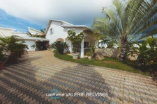 VILLA FAMILIALE F5 AVEC PISCINE, VUE DÉGAGÉE ET SUPERBES VOLUMES – SAINT-LOUIS