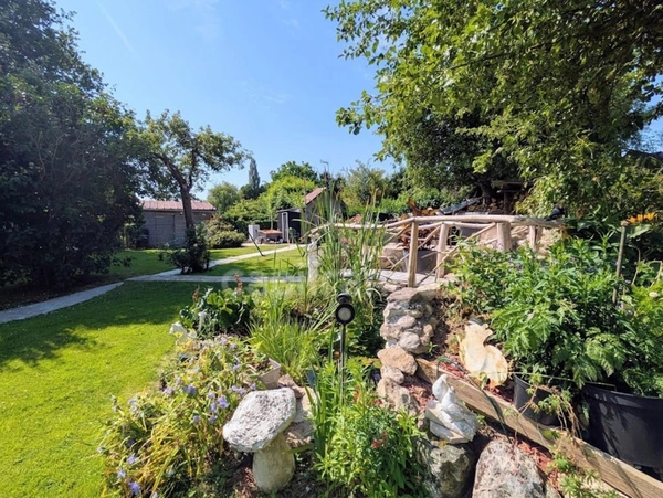 COUP DE CŒUR – Maison de plain-pied de 81 m² avec jardin arboré, à 10 min de Forges-les-Eaux