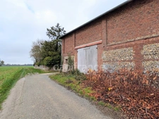 BIEN RARE – ENSEMBLE IMMOBILIER AU FORT POTENTIEL SUR PRÈS DE 4000 m² DE TERRAIN à DAMERAUCOURT (80)