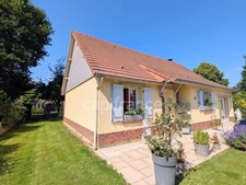 COUP DE CŒUR – Maison de plain-pied de 81 m² avec jardin arboré, à 10 min de Forges-les-Eaux