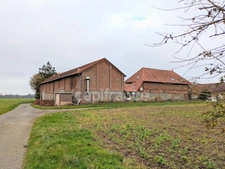 BIEN RARE – ENSEMBLE IMMOBILIER AU FORT POTENTIEL SUR PRÈS DE 4000 m² DE TERRAIN à DAMERAUCOURT (80)