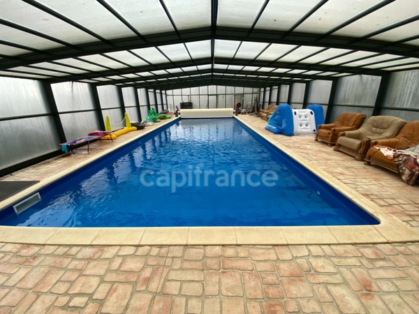 Maison de caractère avec piscine couverte – Deux habitations indépendantes – Thérines (Oise)-Proximité de Gerberoy