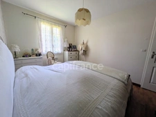 COUP DE CŒUR – Maison de plain-pied de 81 m² avec jardin arboré, à 10 min de Forges-les-Eaux