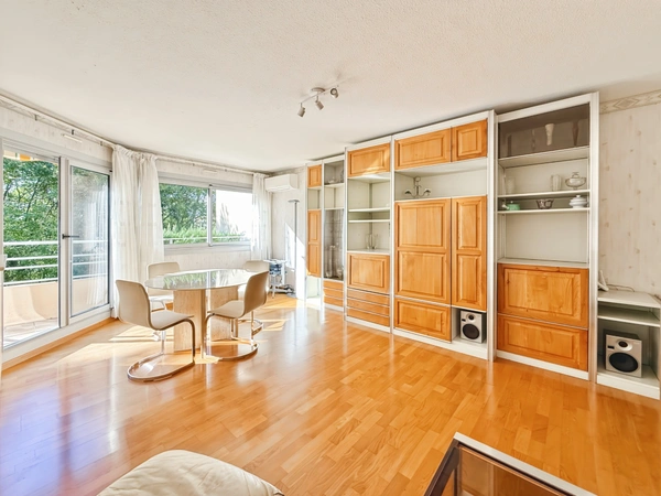 T4 lumineux 81 m² avec balcon et box – Tram Émile Counord – Secteur Chartrons