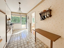 Bright 81 m² 3-bedroom apartment with balcony and parking space – Émile Counord tram stop within walking distance