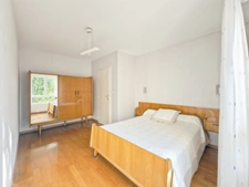 Bright 81 m² 3-bedroom apartment with balcony and parking space – Émile Counord tram stop within walking distance