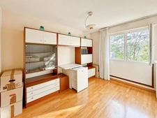 Bright 81 m² 3-bedroom apartment with balcony and parking space – Émile Counord tram stop within walking distance