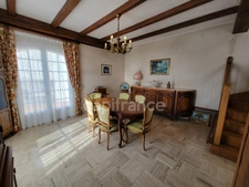 ( 85 ) Vendée entre NOIRMOUTIER , PORNIC et CHALLANS à vendre centre ville  BEAUVOIR SUR MER maison 7 pièces , 181 m² ,4 chambres , garage , terrain clos de 396 m²
