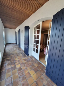 ( 85 ) Vendée entre NOIRMOUTIER , PORNIC et CHALLANS à vendre centre ville  BEAUVOIR SUR MER maison 7 pièces , 181 m² ,4 chambres , garage , terrain clos de 396 m²