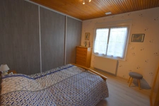 BEAUVOIR SUR MER ( 85 ) proche centre ville entre CHALLANS et NOIRMOUTIER  Maison à VENDRE en vente à terme libre , 3 chambres , 2 WC , garage terrain clos 800 m² puits