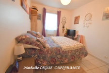 CHALLANS (85) Vendée proche commerces , centre ville , gare , hôpital , Maison  VIAGER occupé 4 pièces terrain 764 m² (jardinet privatif )clos 2 chambres