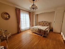 ( 85 ) Vendée entre NOIRMOUTIER , PORNIC et CHALLANS à vendre centre ville  BEAUVOIR SUR MER maison 7 pièces , 181 m² ,4 chambres , garage , terrain clos de 396 m²