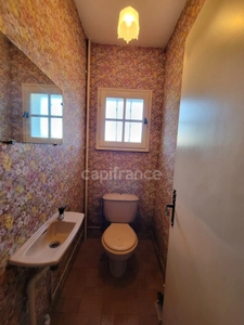 ( 85 ) Vendée entre NOIRMOUTIER , PORNIC et CHALLANS à vendre centre ville  BEAUVOIR SUR MER maison 7 pièces , 181 m² ,4 chambres , garage , terrain clos de 396 m²