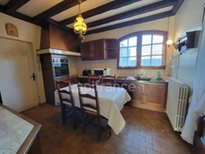 ( 85 ) Vendée entre NOIRMOUTIER , PORNIC et CHALLANS à vendre centre ville  BEAUVOIR SUR MER maison 7 pièces , 181 m² ,4 chambres , garage , terrain clos de 396 m²