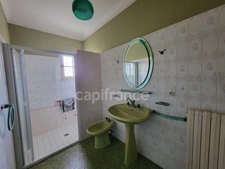 ( 85 ) Vendée entre NOIRMOUTIER , PORNIC et CHALLANS à vendre centre ville  BEAUVOIR SUR MER maison 7 pièces , 181 m² ,4 chambres , garage , terrain clos de 396 m²