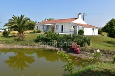Dpt Vendée (85), entre NOIRMOUTIER , PORNIC et CHALLANS à vendre BEAUVOIR SUR MER longère 92.86 m² -3 chambres et un bureau , Terrain de 12 575,00 m² - et 193 m² de dépendances 