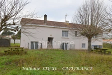 Maison 196 m² à vendre 11 pièces NOTRE DAME DE MONTS (85) 6 chambres , 2 locatifs , 3 garages , 1 puits terrain clos 1685m²