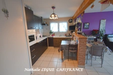 CHALLANS (85) Vendée proche commerces , centre ville , gare , hôpital , Maison  VIAGER occupé 4 pièces terrain 764 m² (jardinet privatif )clos 2 chambres