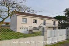 Maison 196 m² à vendre 11 pièces NOTRE DAME DE MONTS (85) 6 chambres , 2 locatifs , 3 garages , 1 puits terrain clos 1685m²