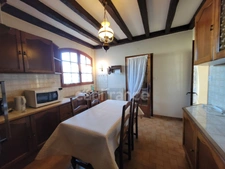 ( 85 ) Vendée entre NOIRMOUTIER , PORNIC et CHALLANS à vendre centre ville  BEAUVOIR SUR MER maison 7 pièces , 181 m² ,4 chambres , garage , terrain clos de 396 m²