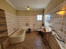 ( 85 ) Vendée entre NOIRMOUTIER , PORNIC et CHALLANS à vendre centre ville  BEAUVOIR SUR MER maison 7 pièces , 181 m² ,4 chambres , garage , terrain clos de 396 m²