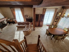 ( 85 ) Vendée entre NOIRMOUTIER , PORNIC et CHALLANS à vendre centre ville  BEAUVOIR SUR MER maison 7 pièces , 181 m² ,4 chambres , garage , terrain clos de 396 m²