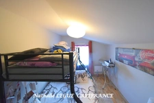 CHALLANS (85) Vendée proche commerces , centre ville , gare , hôpital , Maison  VIAGER occupé 4 pièces terrain 764 m² (jardinet privatif )clos 2 chambres