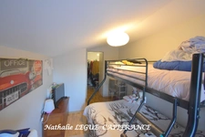 CHALLANS (85) Vendée proche commerces , centre ville , gare , hôpital , Maison  VIAGER occupé 4 pièces terrain 764 m² (jardinet privatif )clos 2 chambres