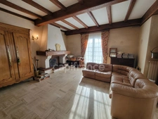 ( 85 ) Vendée entre NOIRMOUTIER , PORNIC et CHALLANS à vendre centre ville  BEAUVOIR SUR MER maison 7 pièces , 181 m² ,4 chambres , garage , terrain clos de 396 m²