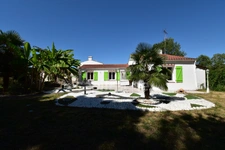 Maison à vendre 5 pièces LA BARRE DE MONTS (85) proche NOIRMOUTIER 3 chambres  1 bureau piscine terrain 1860m² puits 245500€